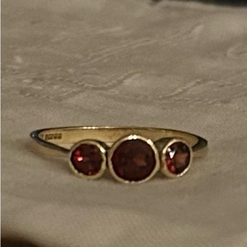 Vintage 9k Garnet Ring - Picture 6 of 8